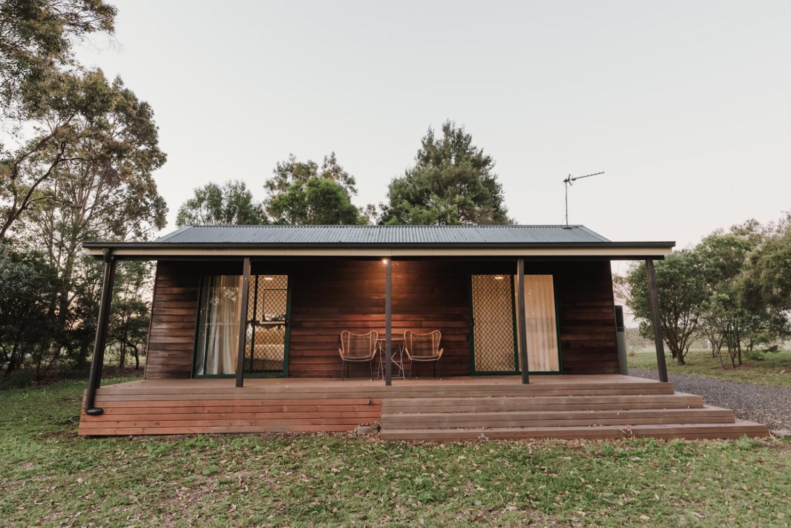 Cabins At Lovedale Wedding Chapel מראה חיצוני תמונה